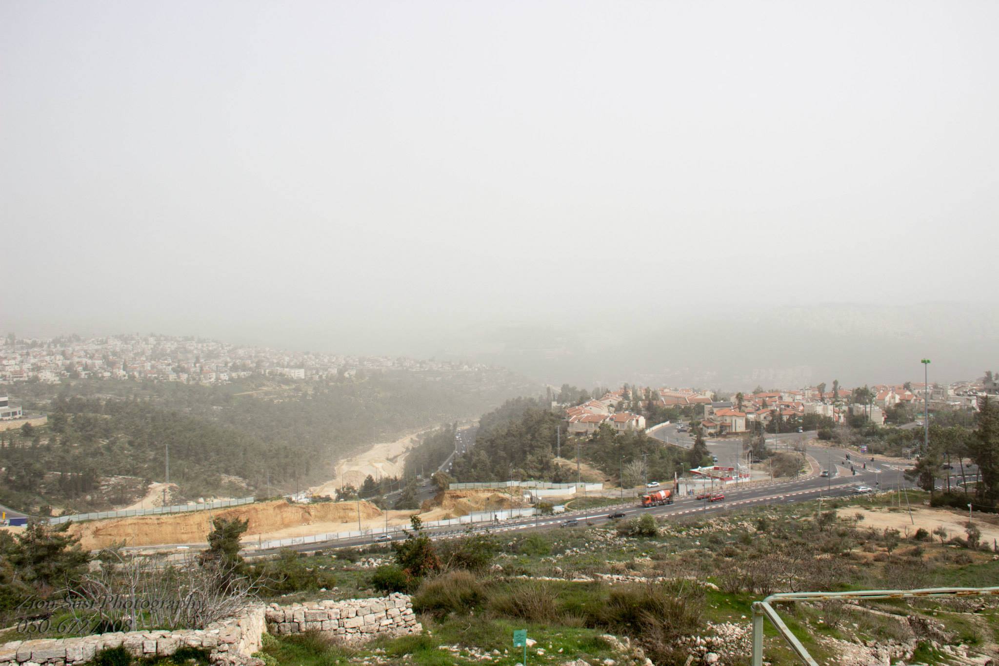כביש 1 המוביל לירושלים כפי שנצפה מהקסטל.
